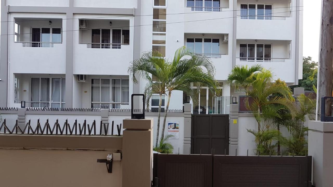 Monalysa St Honore & Apartmán *